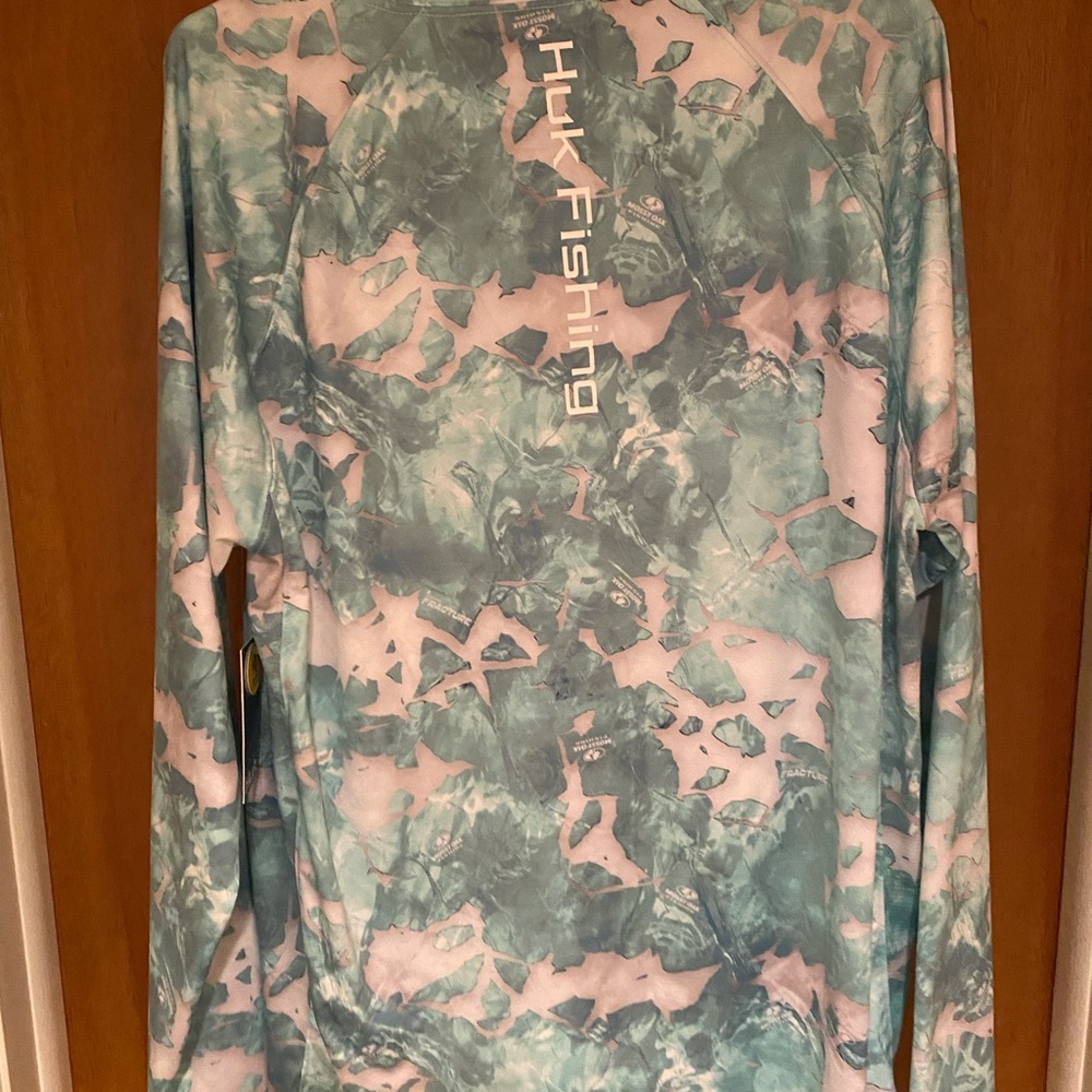 COPY - Huk Fishing Men’s Mossy Oak Long Sleeve Fishing Shirt - Picture 2 of 2